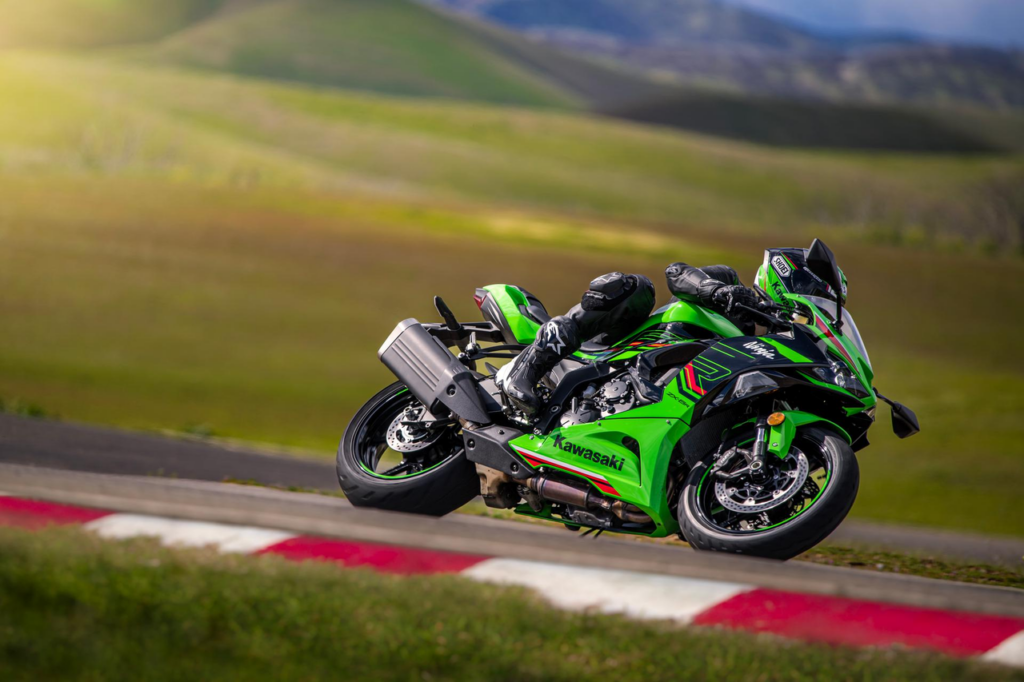 review Kawasaki ZX-636R-2024