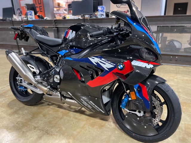 Uji Performa BMW M 1000 RR 2024 di Lintasan